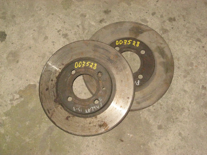Тормозной диск передний Passat B3