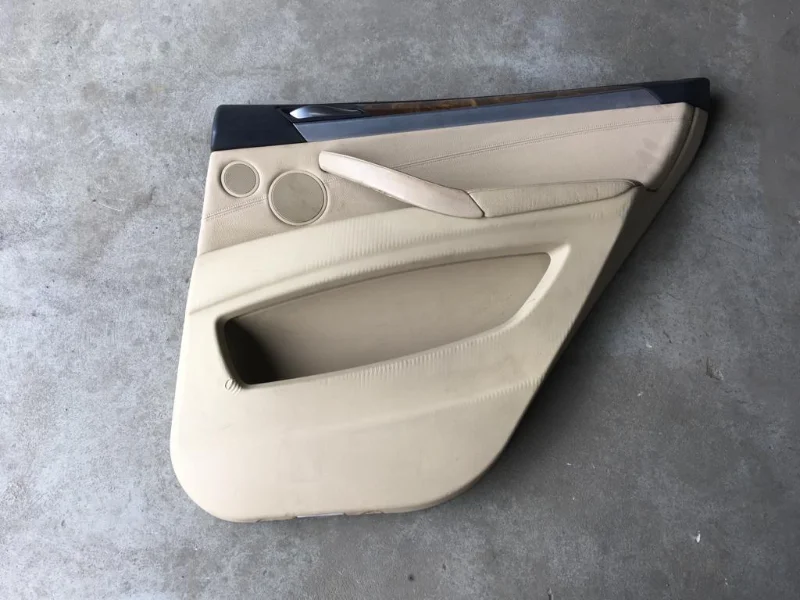 Обшивка двери задняя правая BMW E70